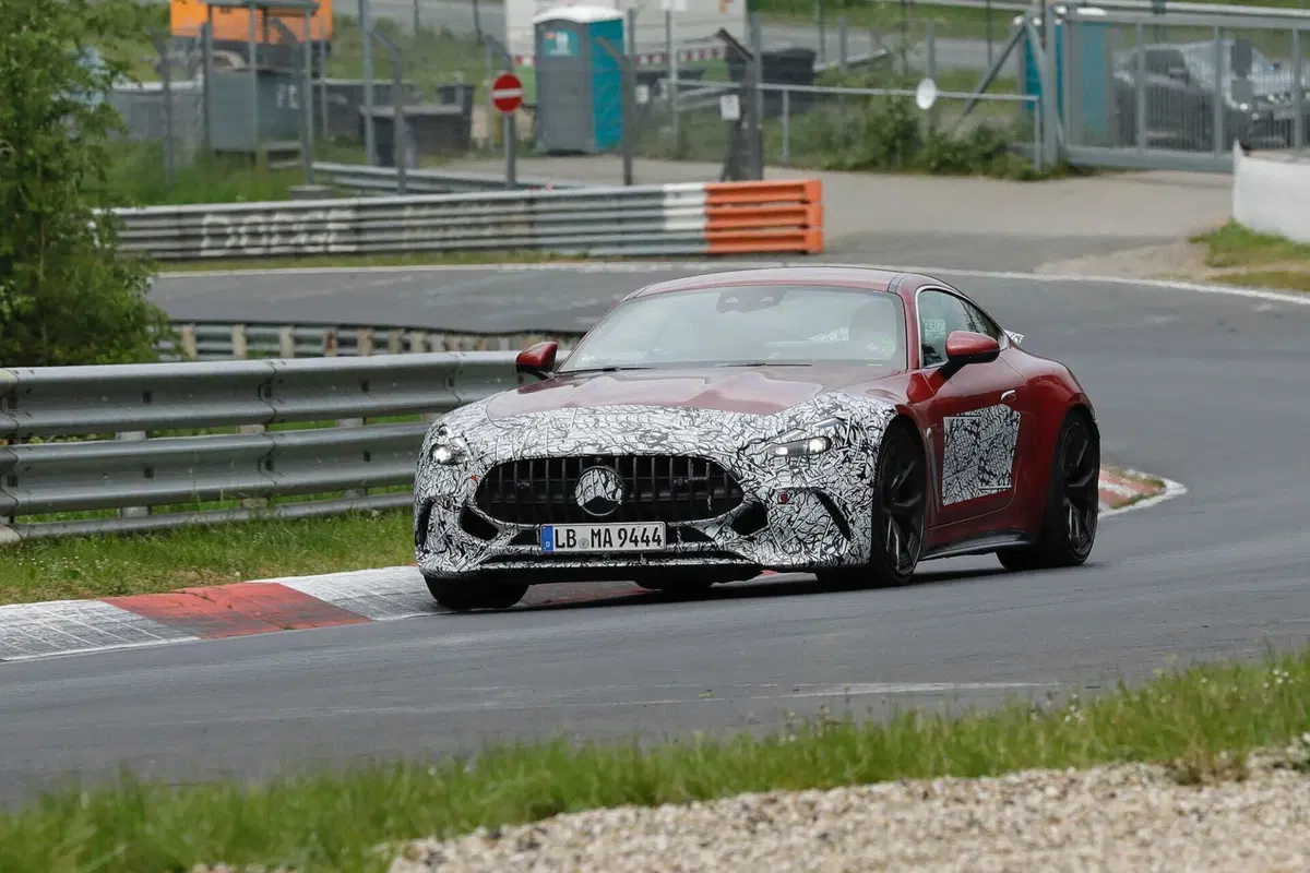 Mercedes AMG GT 2024, il facelift è in arrivo [Foto Spia] (15)
