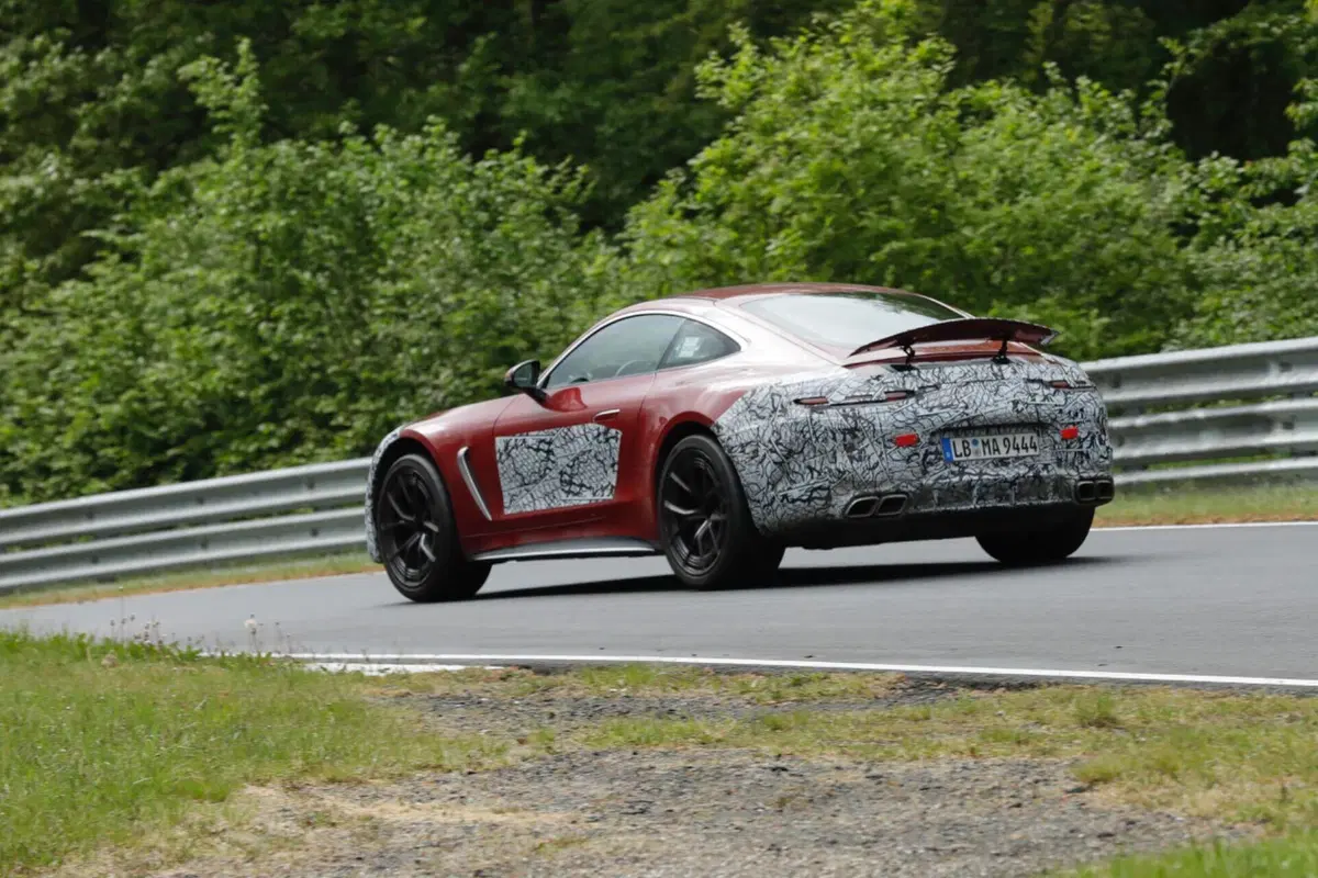 Mercedes AMG GT 2024, il facelift è in arrivo [Foto Spia] (16)
