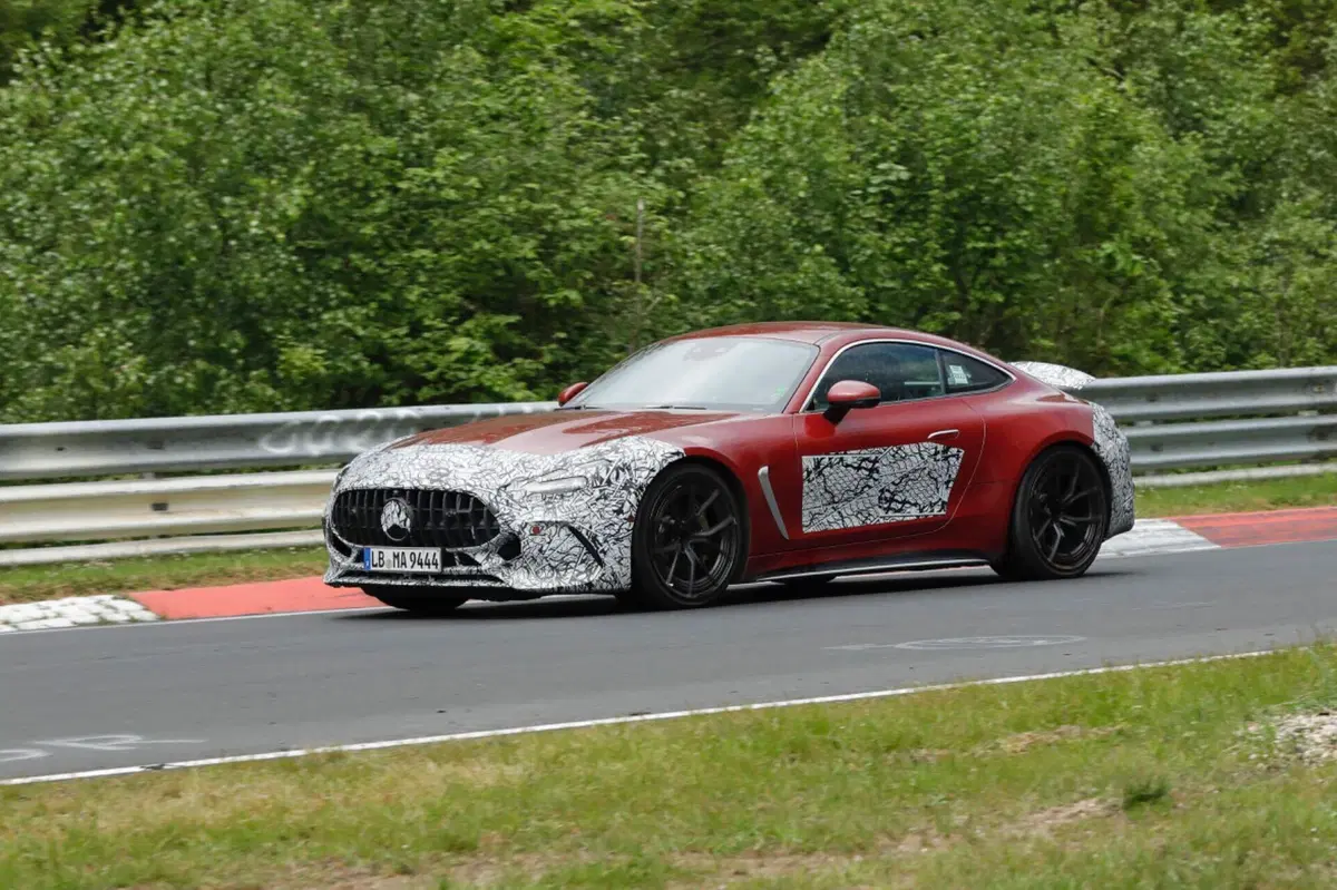 Mercedes AMG GT 2024, il facelift è in arrivo [Foto Spia] (19)