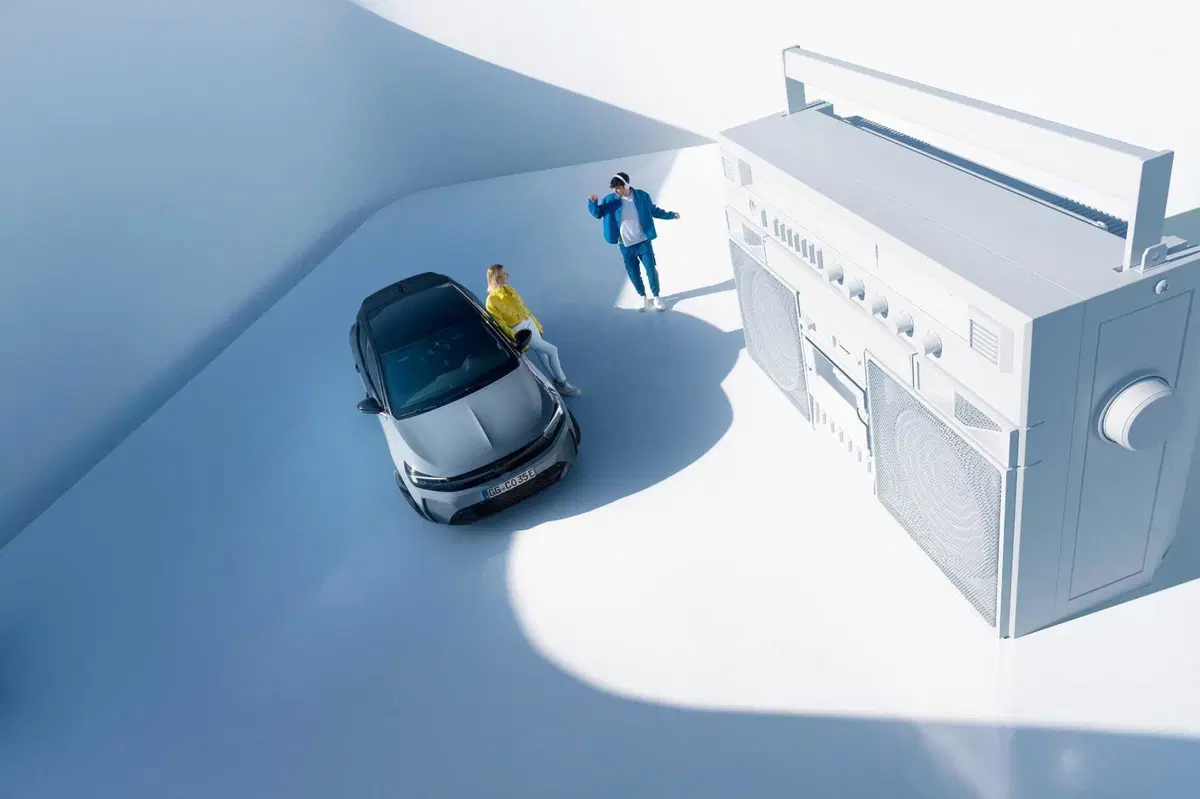 Opel Corsa: nuovo frontale e motori ibridi, arriva in autunno (13)