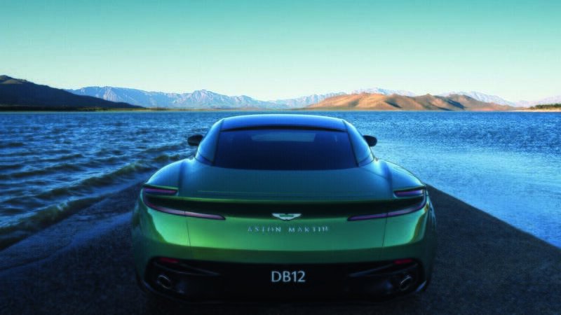 Aston Martin DB12: ultralusso e sportivit&agrave;, sar&agrave; la nuova James Bond Car? [VIDEO]