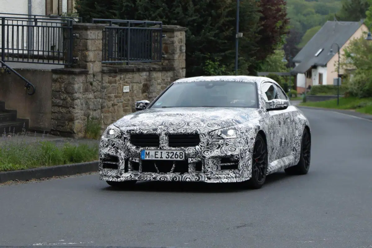 BMW M2 CS 2025: avrà 500 Cv e sarà cattivissima [Foto Spia] (2)