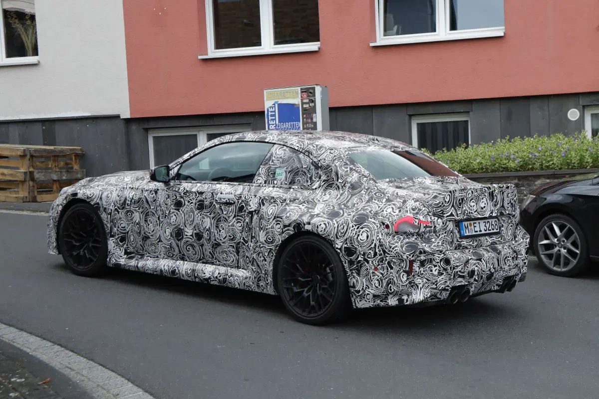 BMW M2 CS 2025: avrà 500 Cv e sarà cattivissima [Foto Spia] (3)