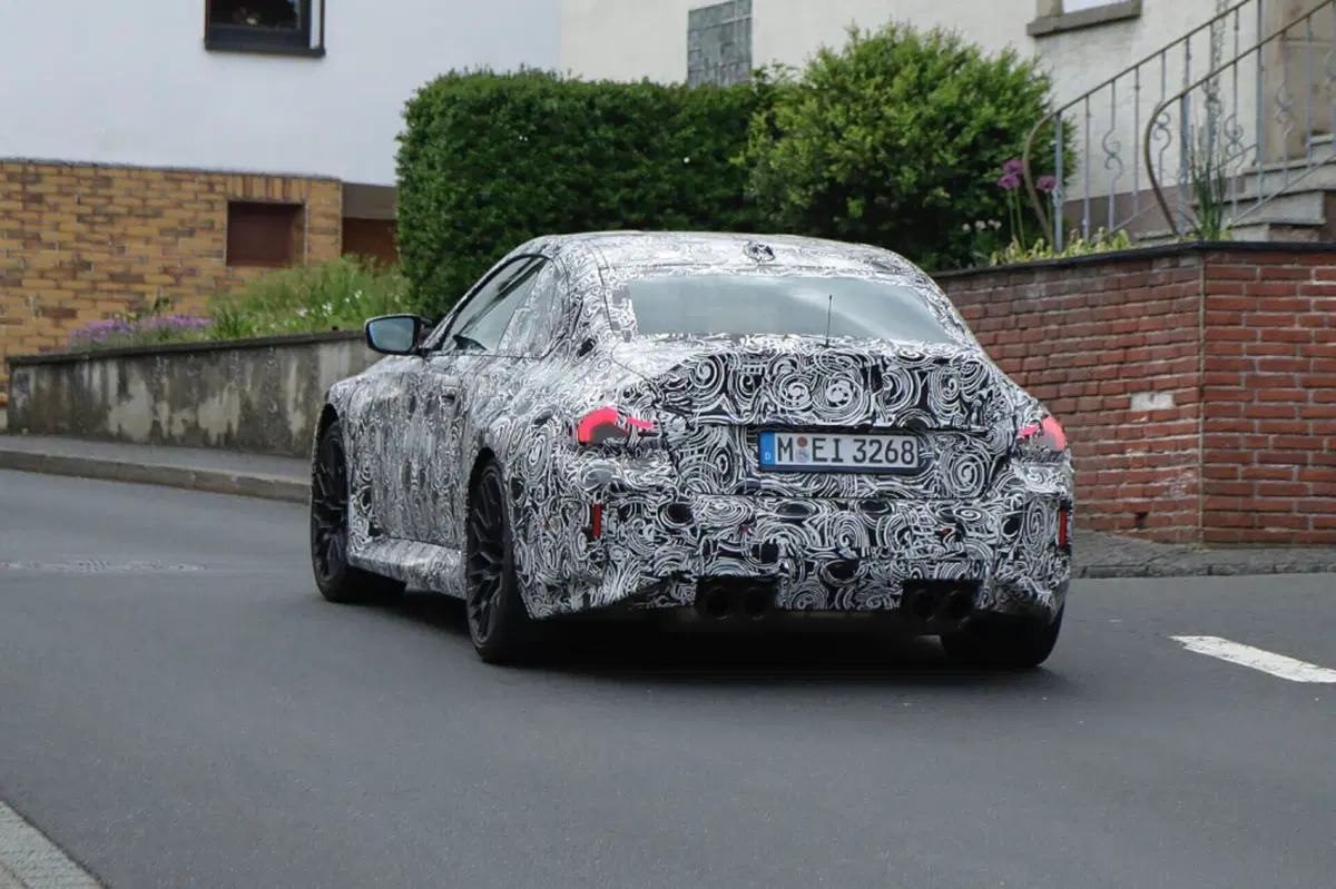 BMW M2 CS 2025: avrà 500 Cv e sarà cattivissima [Foto Spia] (4)