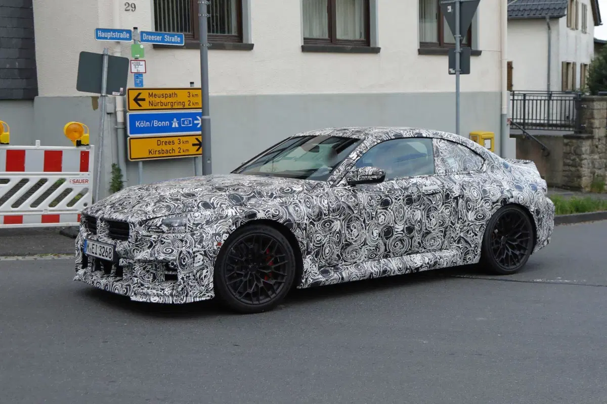 BMW M2 CS 2025: avrà 500 Cv e sarà cattivissima [Foto Spia] (5)