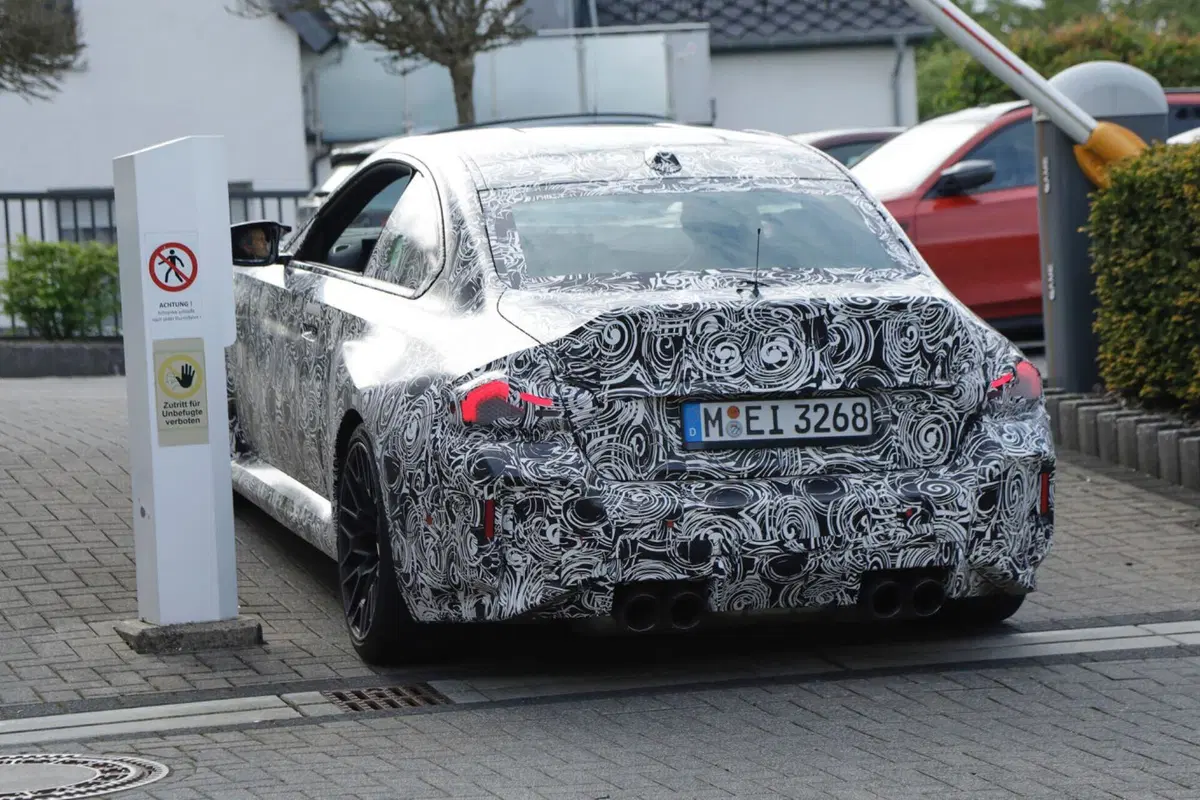 BMW M2 CS 2025: avrà 500 Cv e sarà cattivissima [Foto Spia] (7)