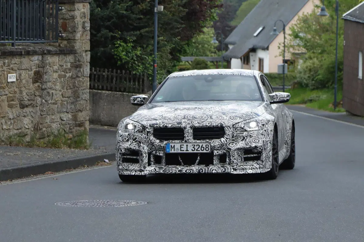 BMW M2 CS 2025: avrà 500 Cv e sarà cattivissima [Foto Spia] (9)