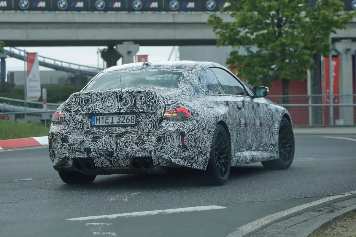 BMW M2 CS 2025: avrà 500 Cv e sarà cattivissima [Foto Spia] (10)