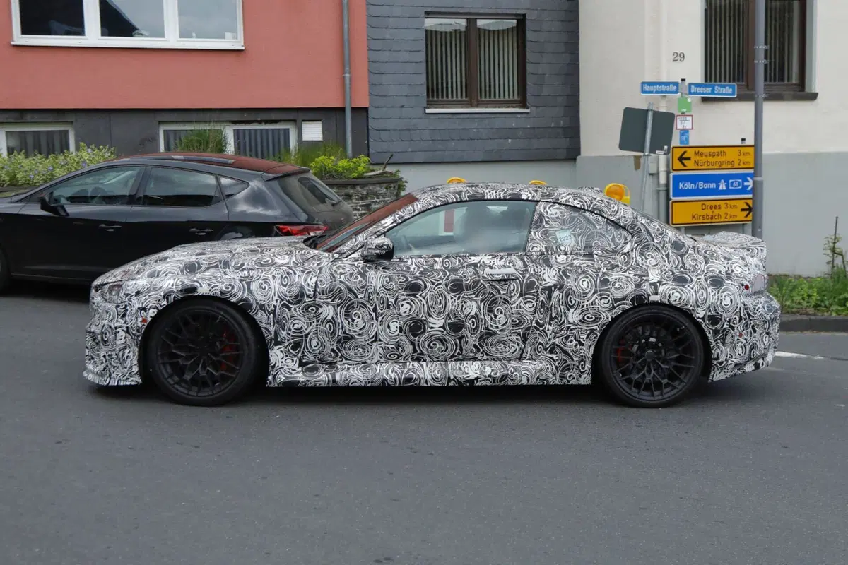 BMW M2 CS 2025: avrà 500 Cv e sarà cattivissima [Foto Spia] (11)
