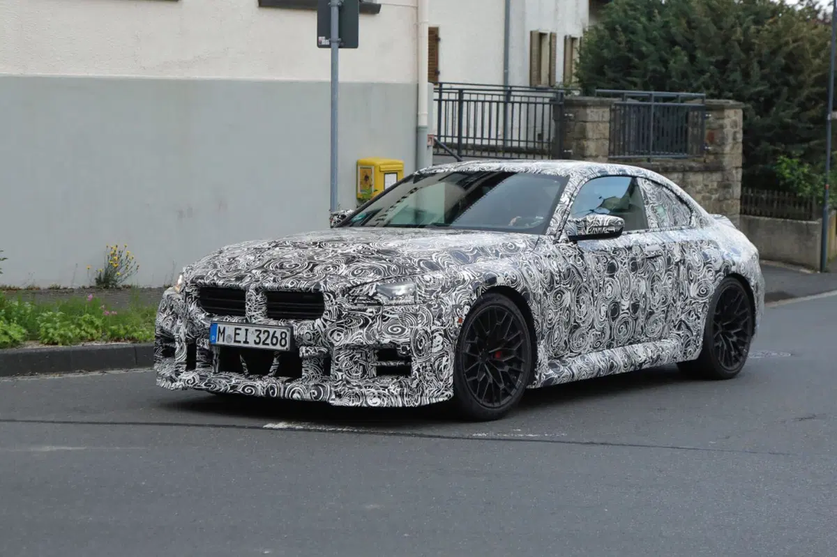 BMW M2 CS 2025: avrà 500 Cv e sarà cattivissima [Foto Spia] (12)