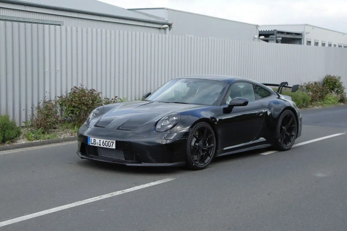 Porsche 911 GT3 Facelift, ecco le nuove foto spia (2)