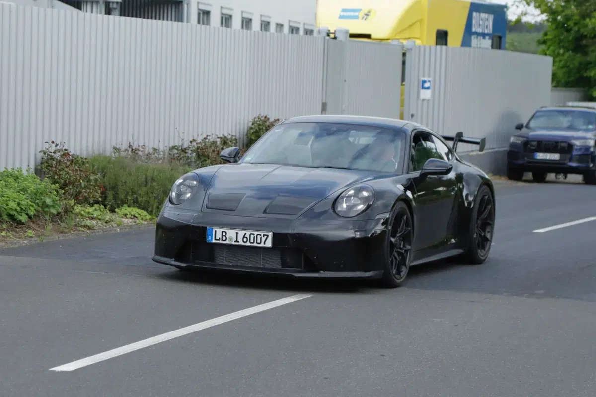 Porsche 911 GT3 Facelift, ecco le nuove foto spia (4)