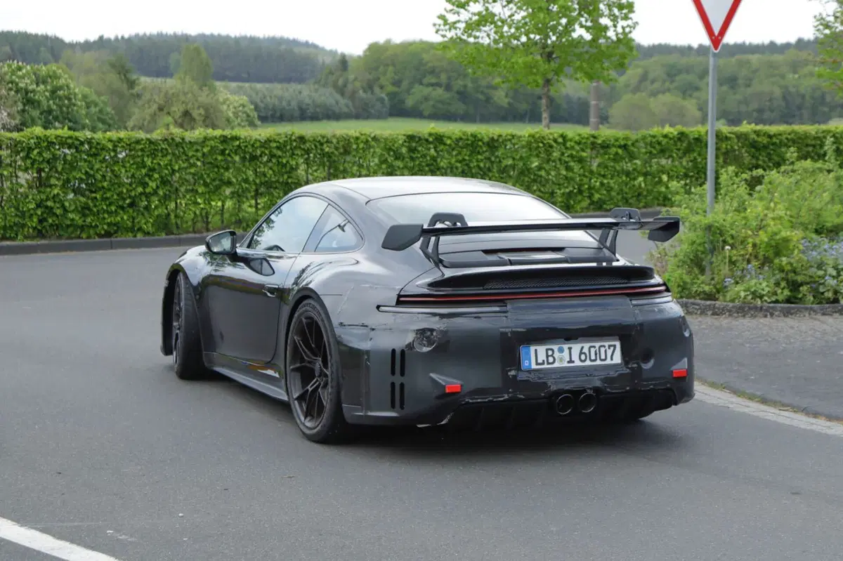 Porsche 911 GT3 Facelift, ecco le nuove foto spia (5)