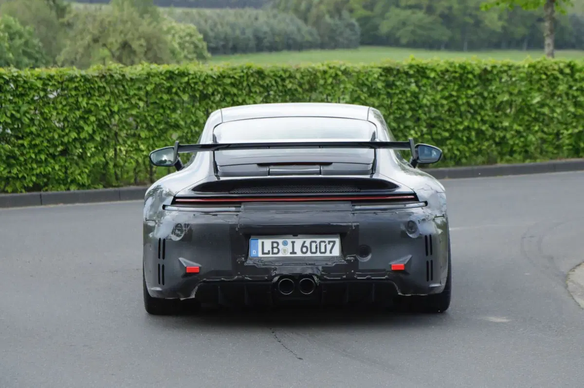 Porsche 911 GT3 Facelift, ecco le nuove foto spia (8)