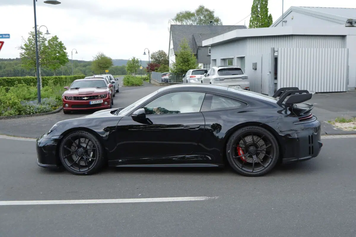 Porsche 911 GT3 Facelift, ecco le nuove foto spia (9)