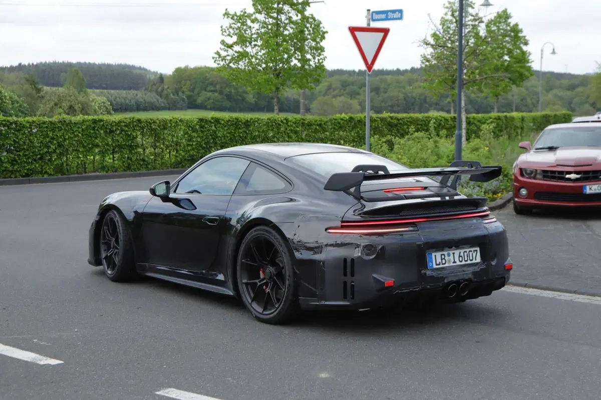 Porsche 911 GT3 Facelift, ecco le nuove foto spia (10)