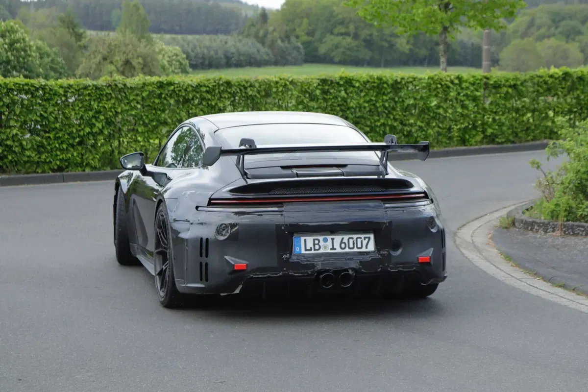 Porsche 911 GT3 Facelift, ecco le nuove foto spia (11)