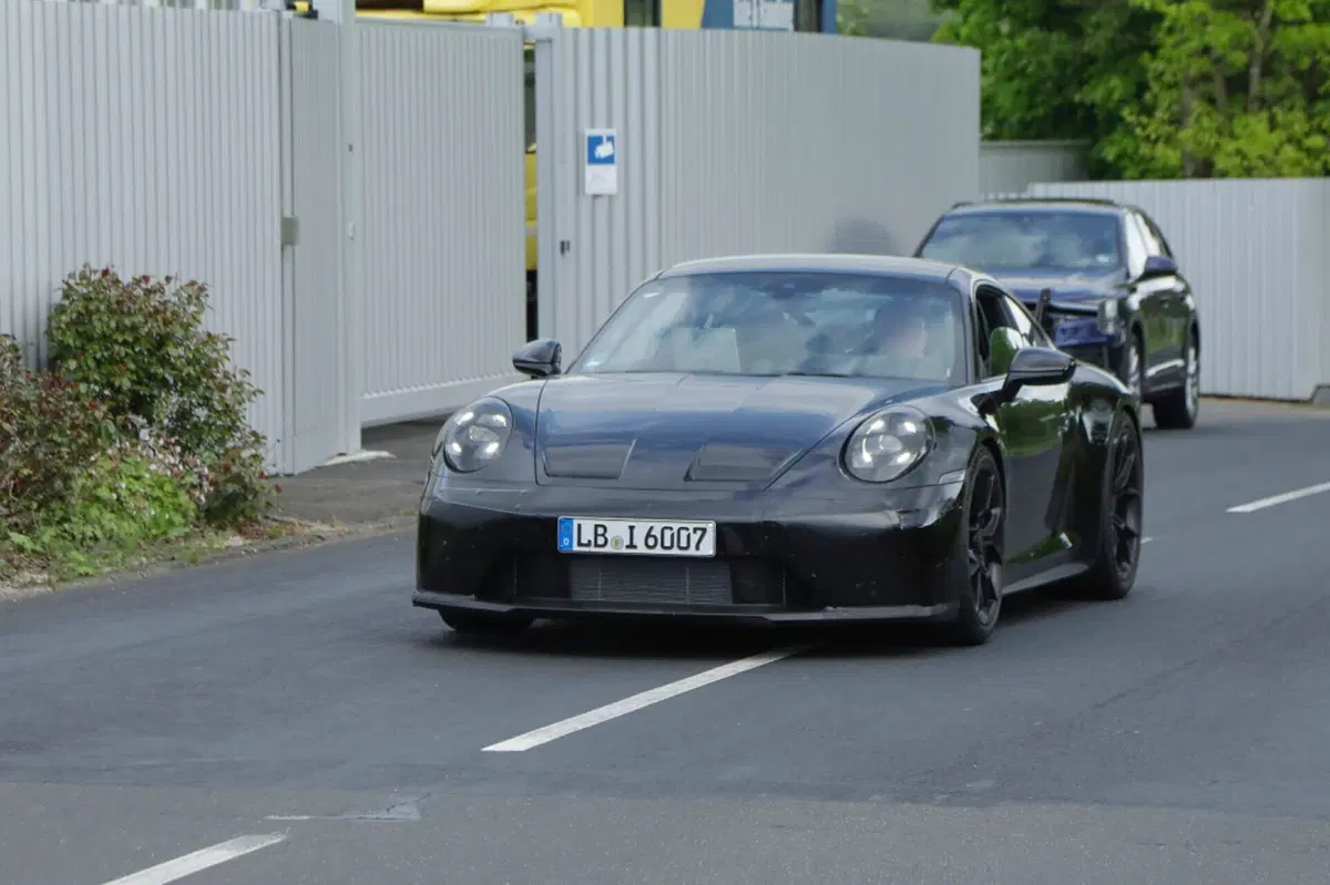 Porsche 911 GT3 Facelift, ecco le nuove foto spia (12)