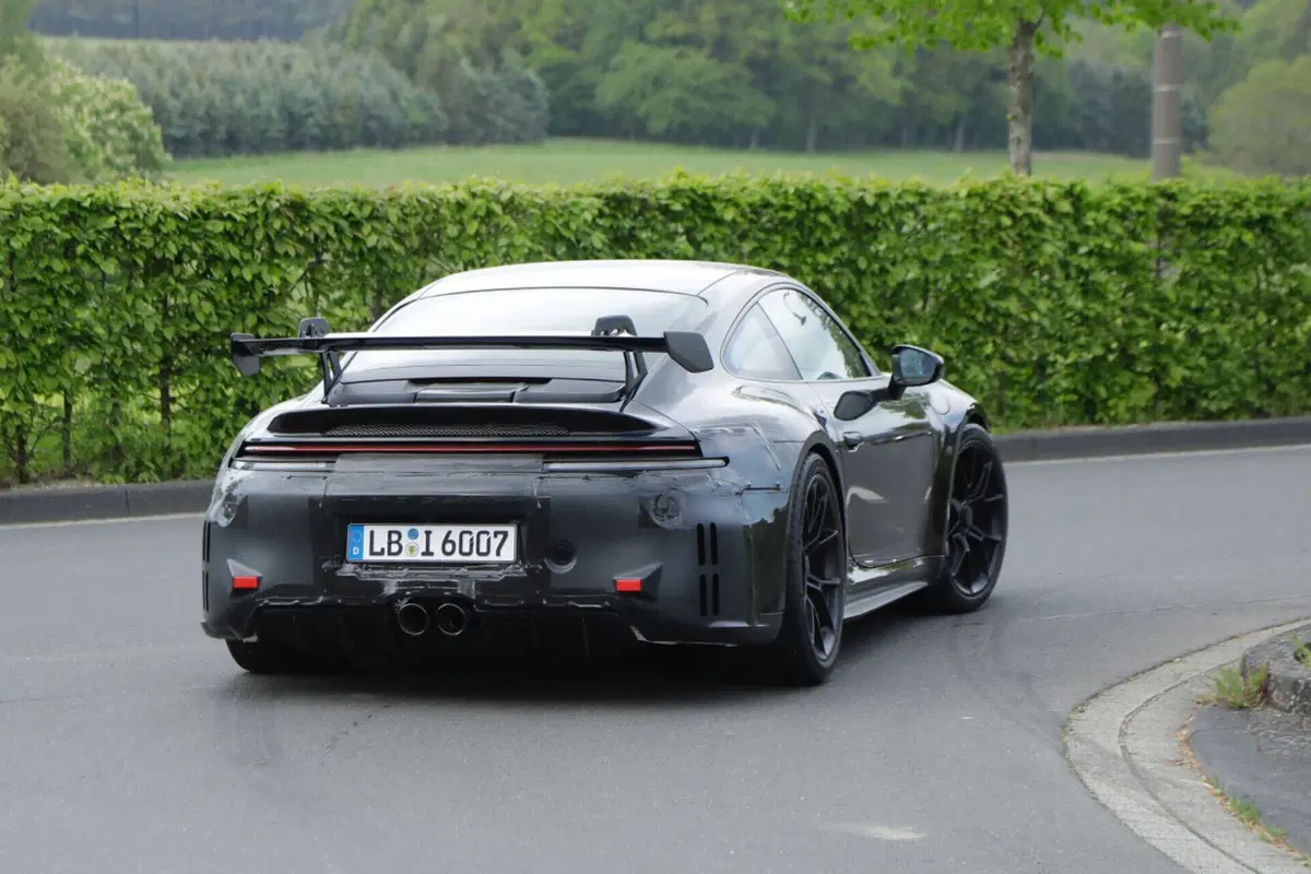 Porsche 911 GT3 Facelift, ecco le nuove foto spia (13)