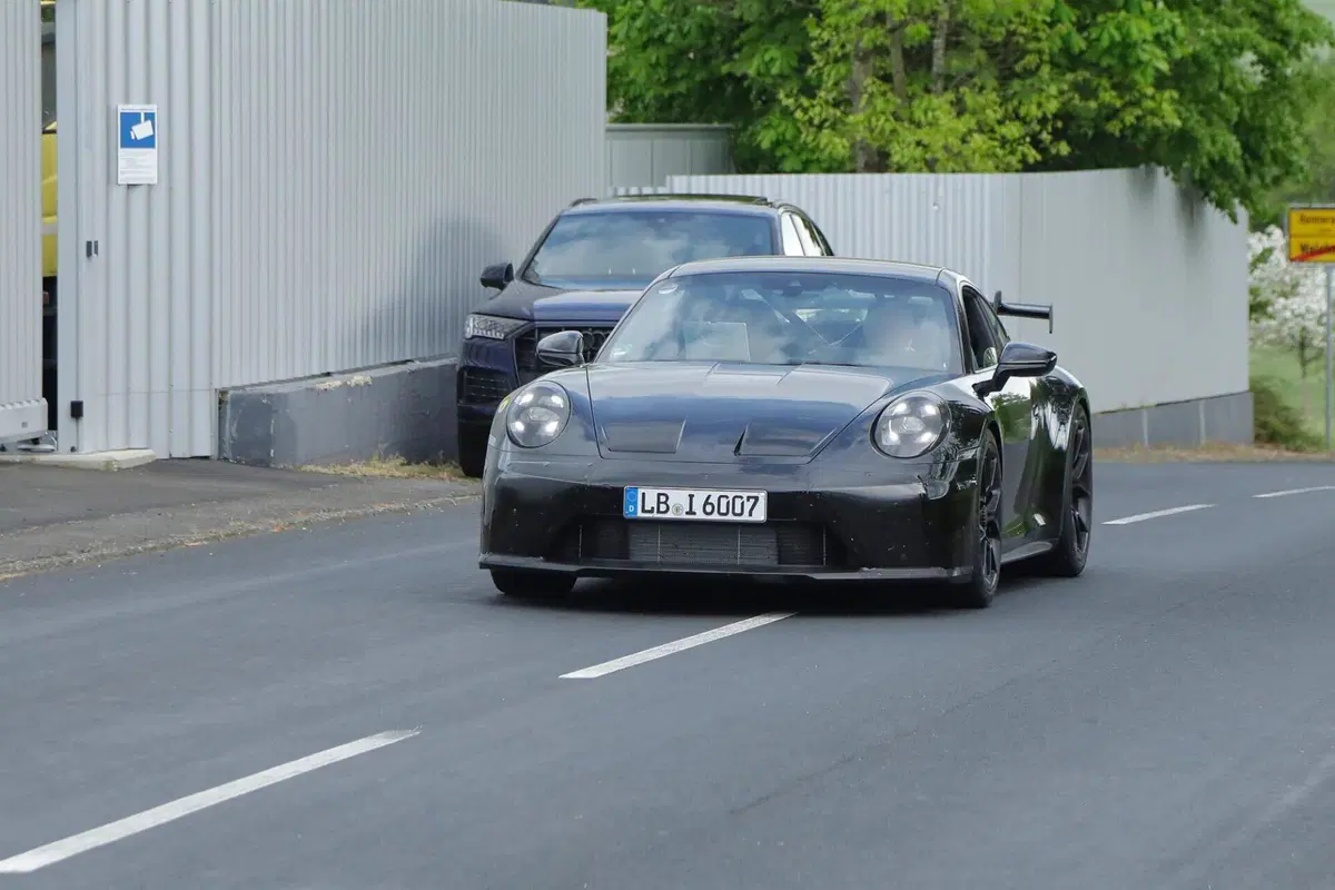 Porsche 911 GT3 Facelift, ecco le nuove foto spia (14)