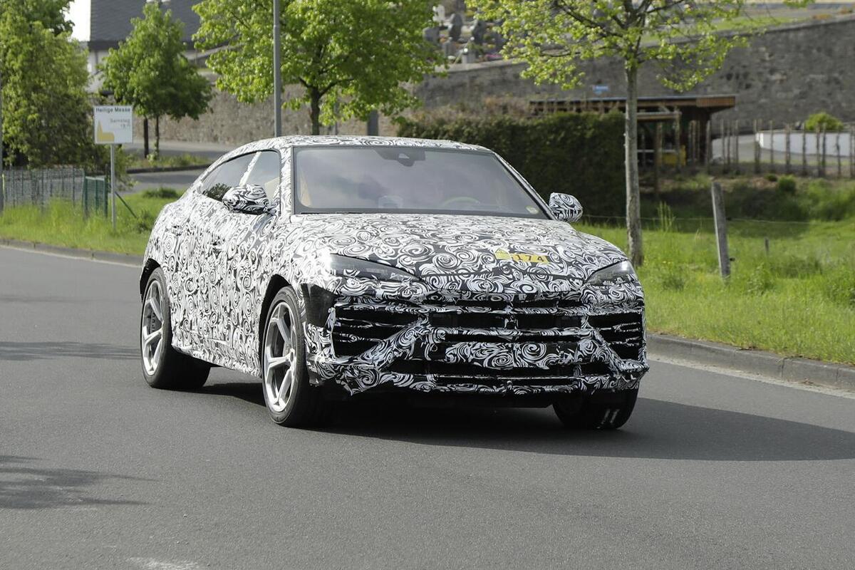 Urus 2024 il nuovo modello sarà ibrido PlugIn [Foto Spia