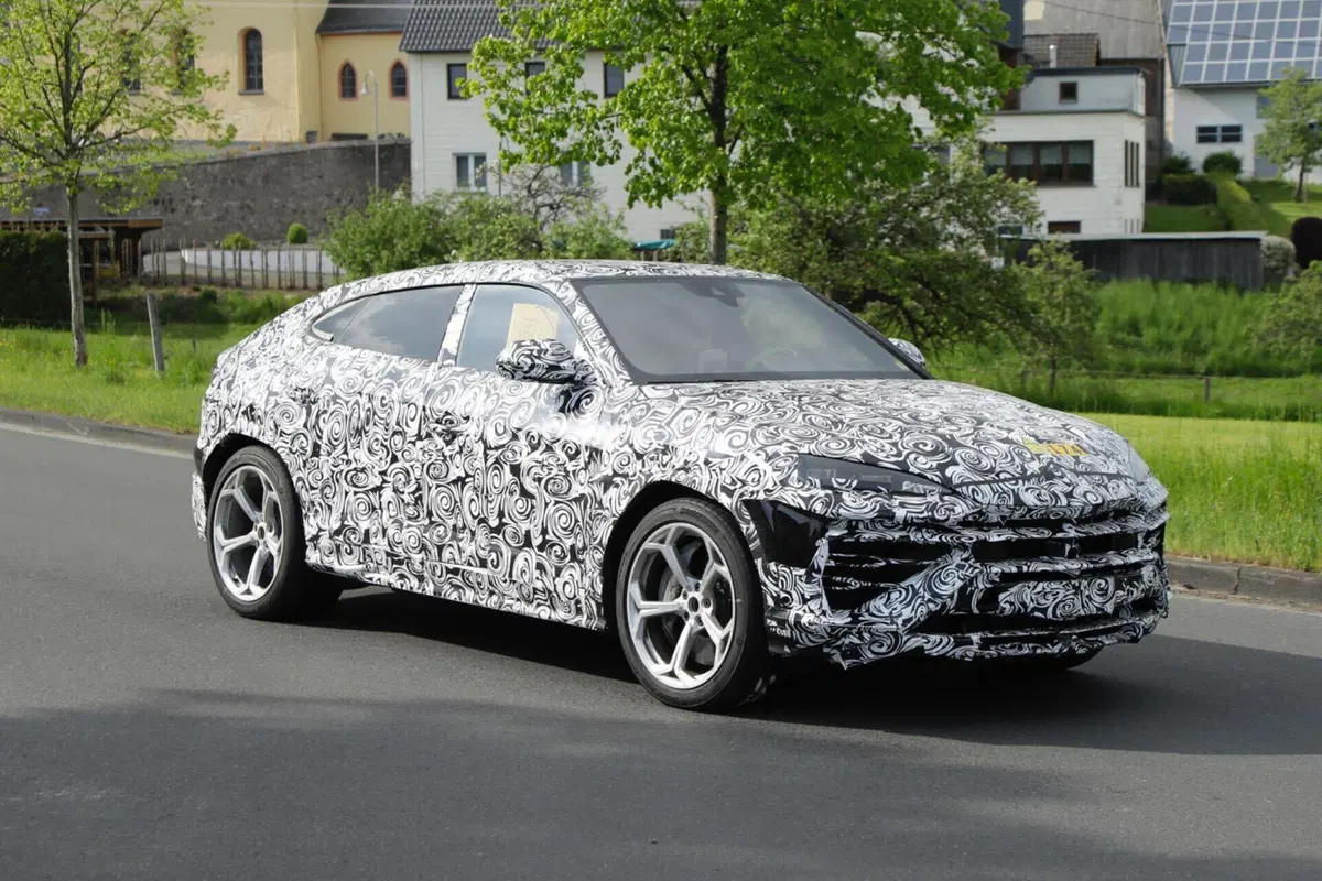 Lamborghini Urus 2024: il nuovo modello sarà ibrido Plug-In [Foto Spia] (4)