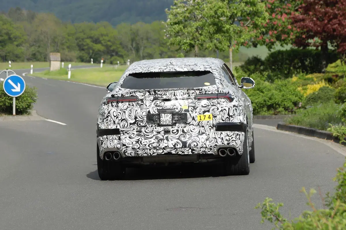 Lamborghini Urus 2024: il nuovo modello sarà ibrido Plug-In [Foto Spia] (5)
