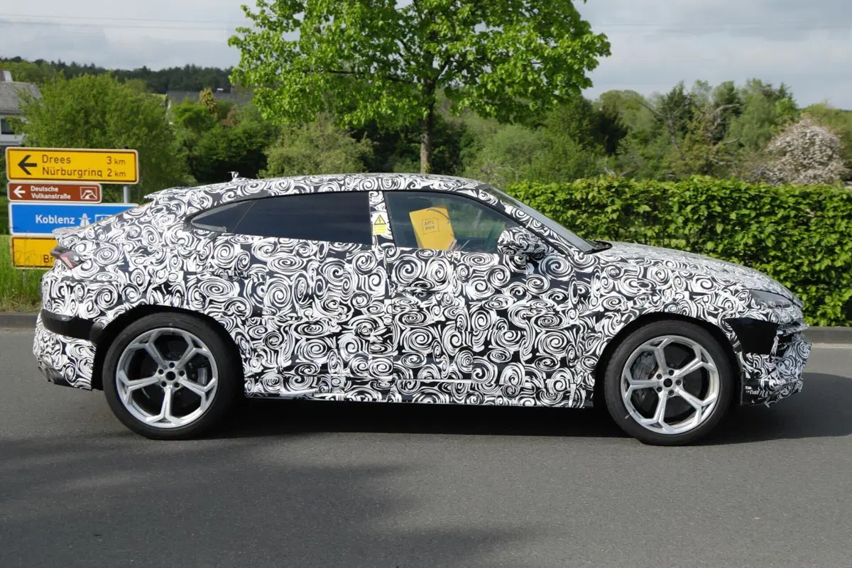 Lamborghini Urus 2024: il nuovo modello sarà ibrido Plug-In [Foto Spia] (6)