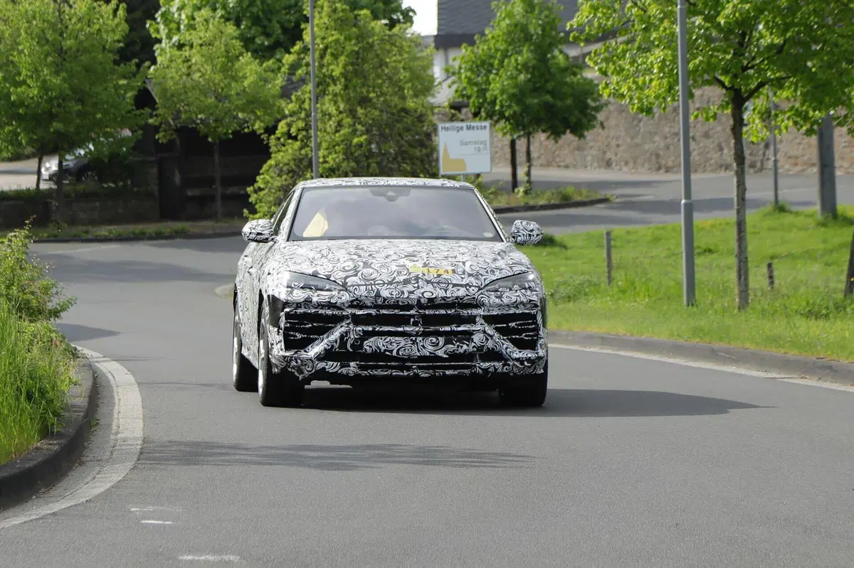 Lamborghini Urus 2024: il nuovo modello sarà ibrido Plug-In [Foto Spia] (7)