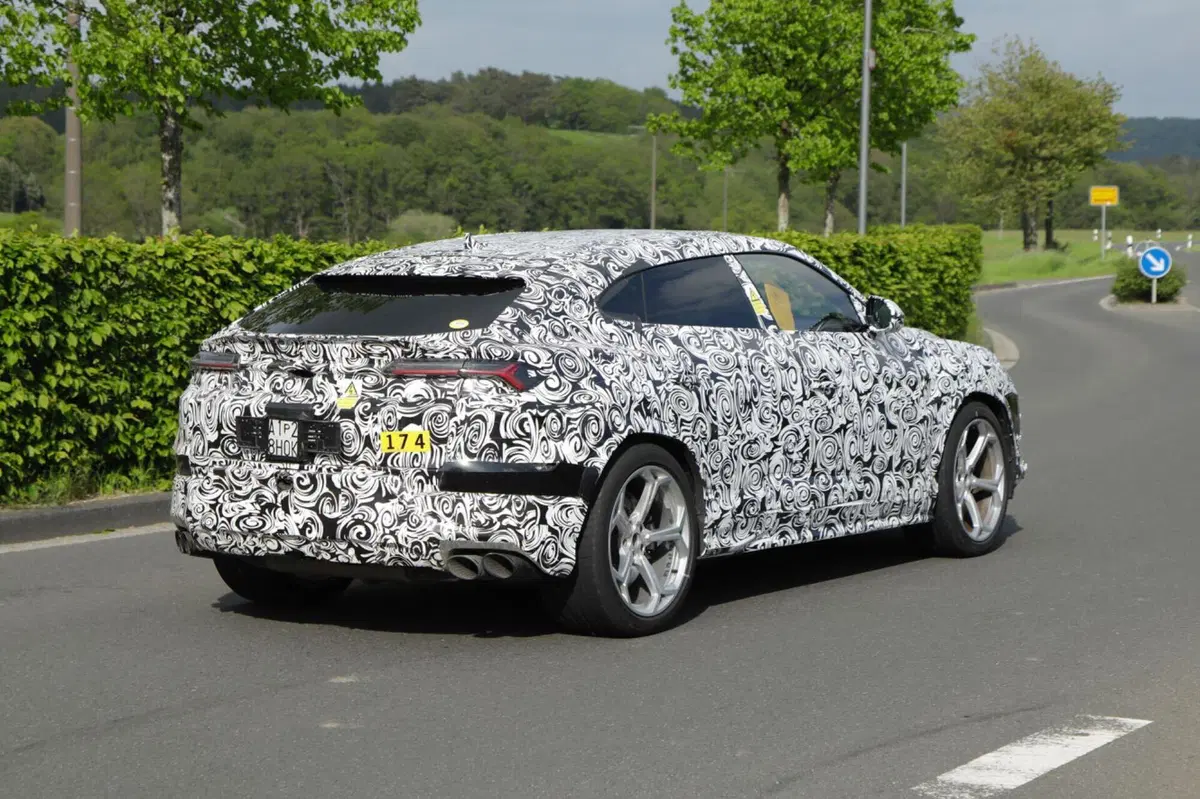 Lamborghini Urus 2024: il nuovo modello sarà ibrido Plug-In [Foto Spia] (8)