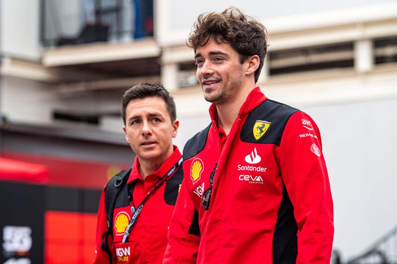 Charles Leclerc con il suo preparatore atletico, Andrea Ferrari, a Montecarlo