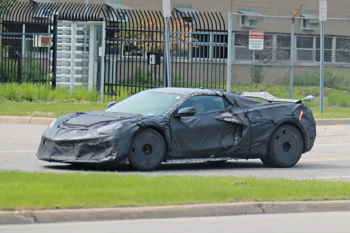 Corvette C8 ZR1, non c'è un’americana più furiosa di lei [Foto Spia] (5)