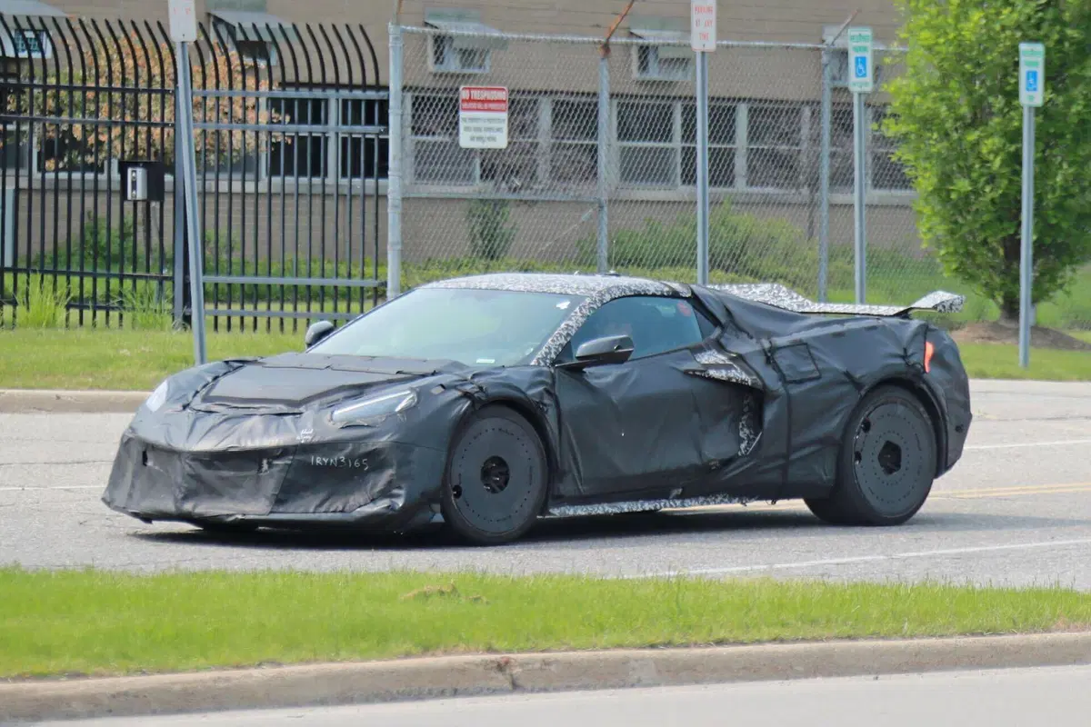 Corvette C8 ZR1, non c'è un’americana più furiosa di lei [Foto Spia] (6)