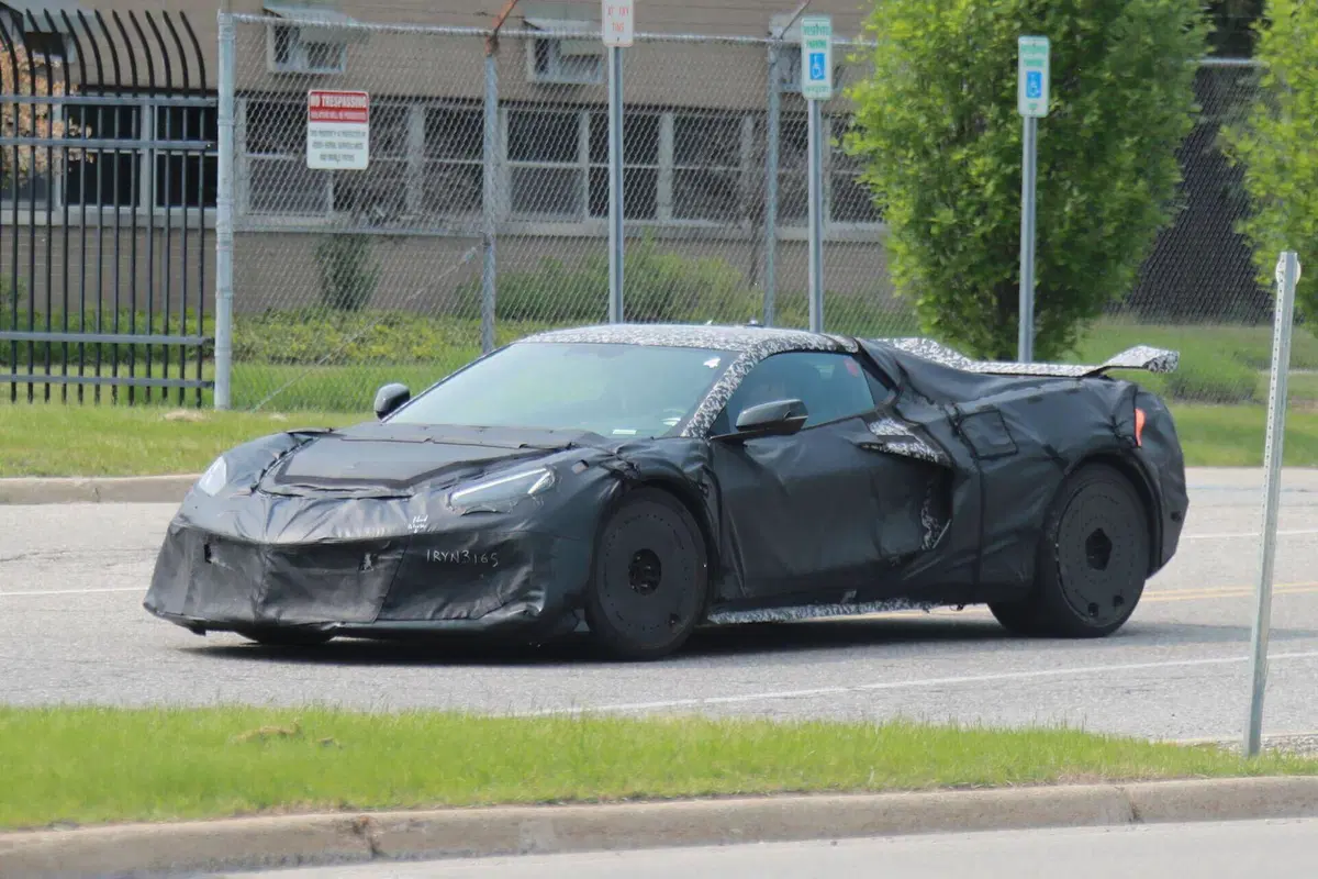 Corvette C8 ZR1, non c'è un’americana più furiosa di lei [Foto Spia] (8)