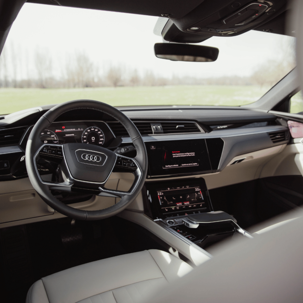 Gli interni della nuova Audi Q8 e-tron