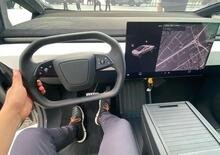 Tesla Cybertruck: volante “quadrato” e plancia alta