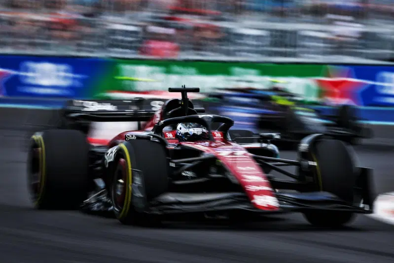 Valtteri Bottas in pista con l'Alfa Romeo C43