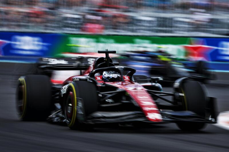 Valtteri Bottas in pista con l&#039;Alfa Romeo C43