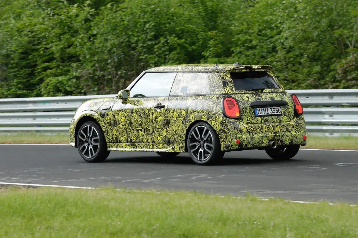 MINI Cooper S, sarà 100%… a benzina! [Foto Spia] (2)