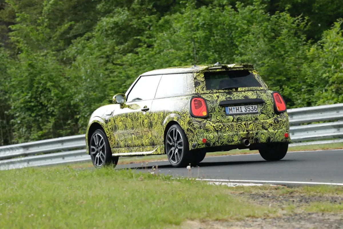 MINI Cooper S, sarà 100%… a benzina! [Foto Spia] (5)