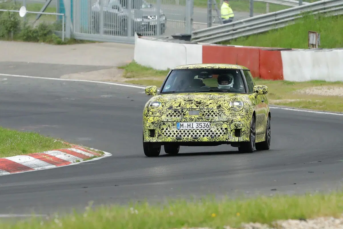 MINI Cooper S, sarà 100%… a benzina! [Foto Spia] (7)