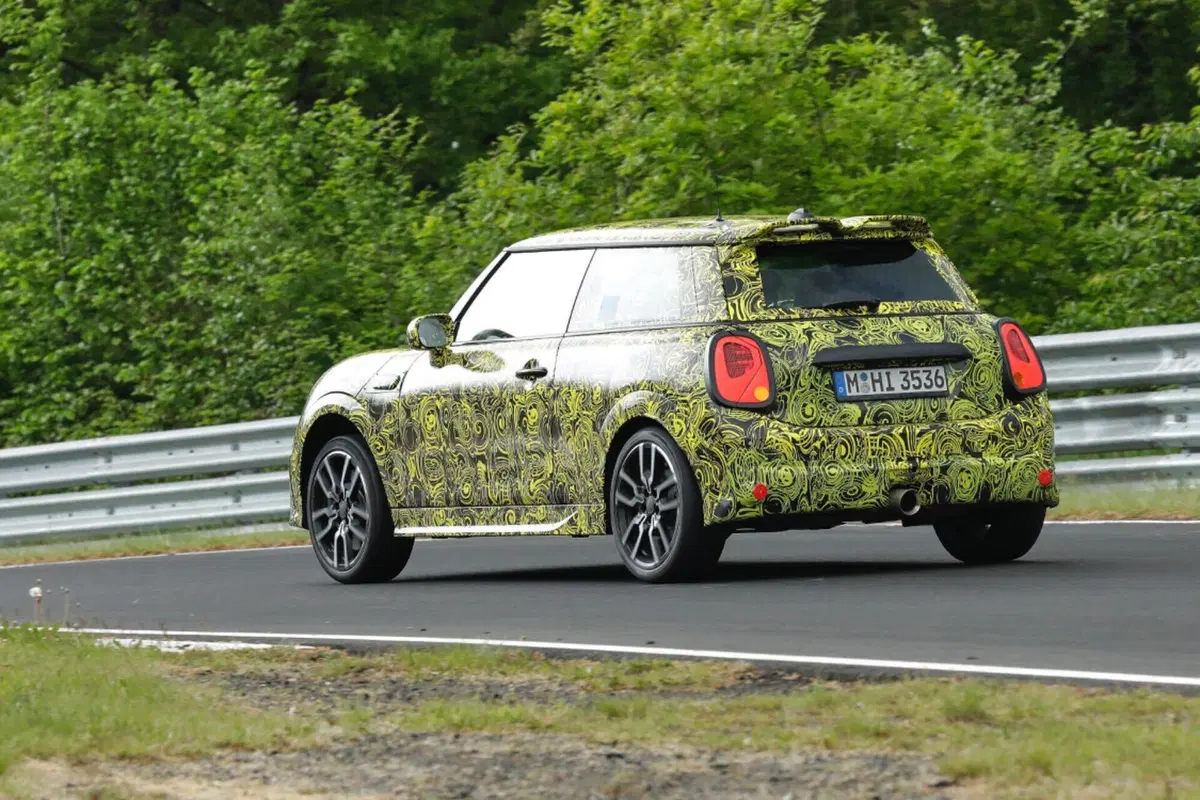 MINI Cooper S, sarà 100%… a benzina! [Foto Spia] (8)
