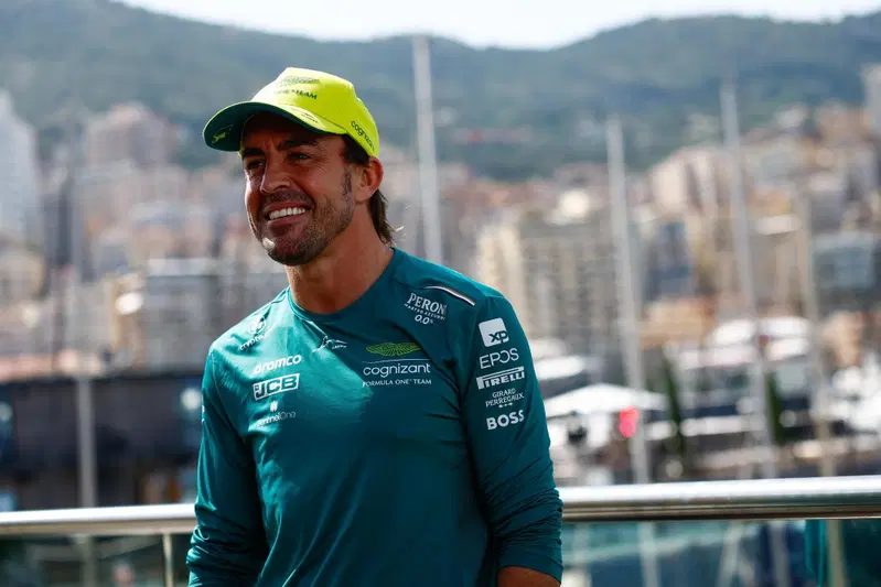 Fernando Alonso non esclude di restare in Aston Martin anche "in un altro ruolo" rispetto al pilota