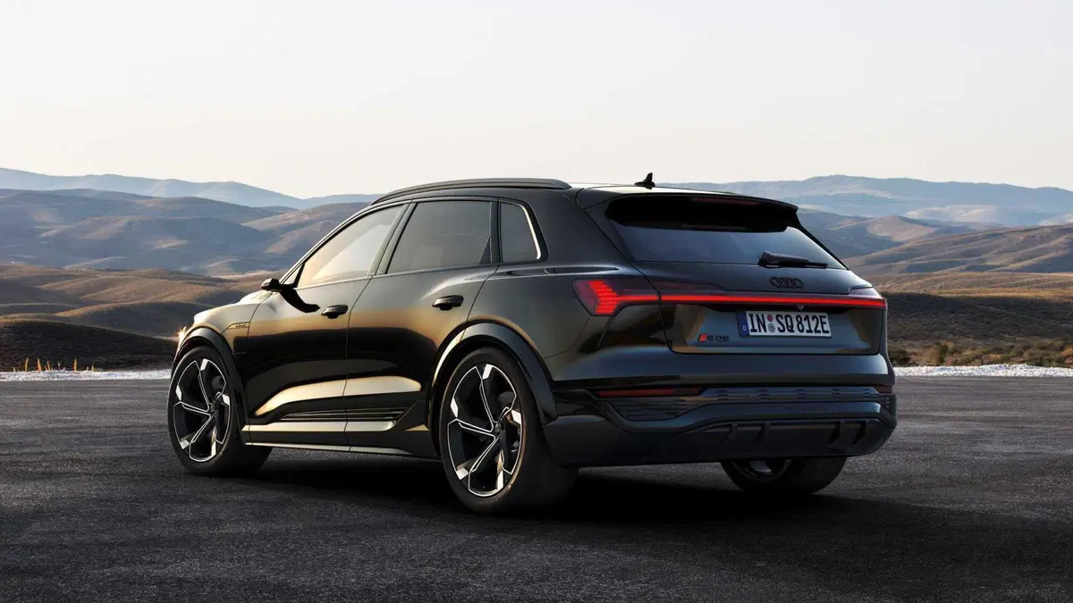 Audi SQ8 (2)