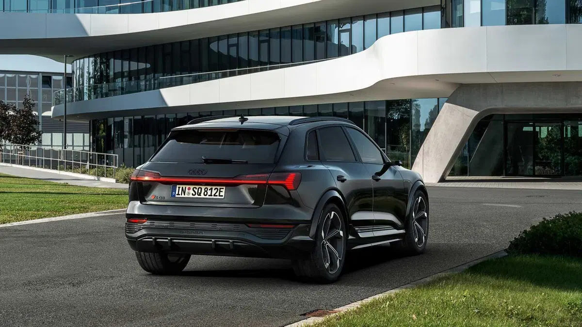 Audi SQ8 (5)