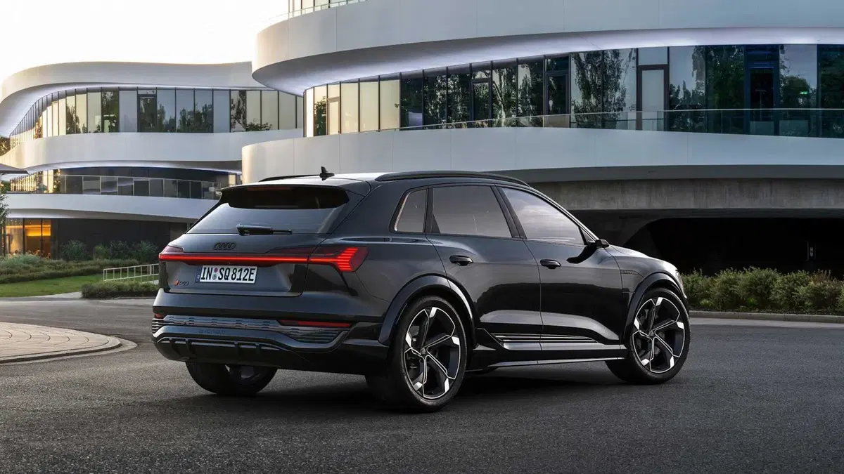 Audi SQ8 (4)