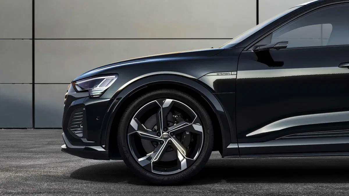 Audi SQ8 (9)
