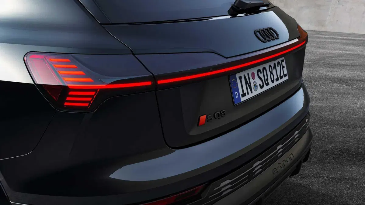 Audi SQ8 (10)