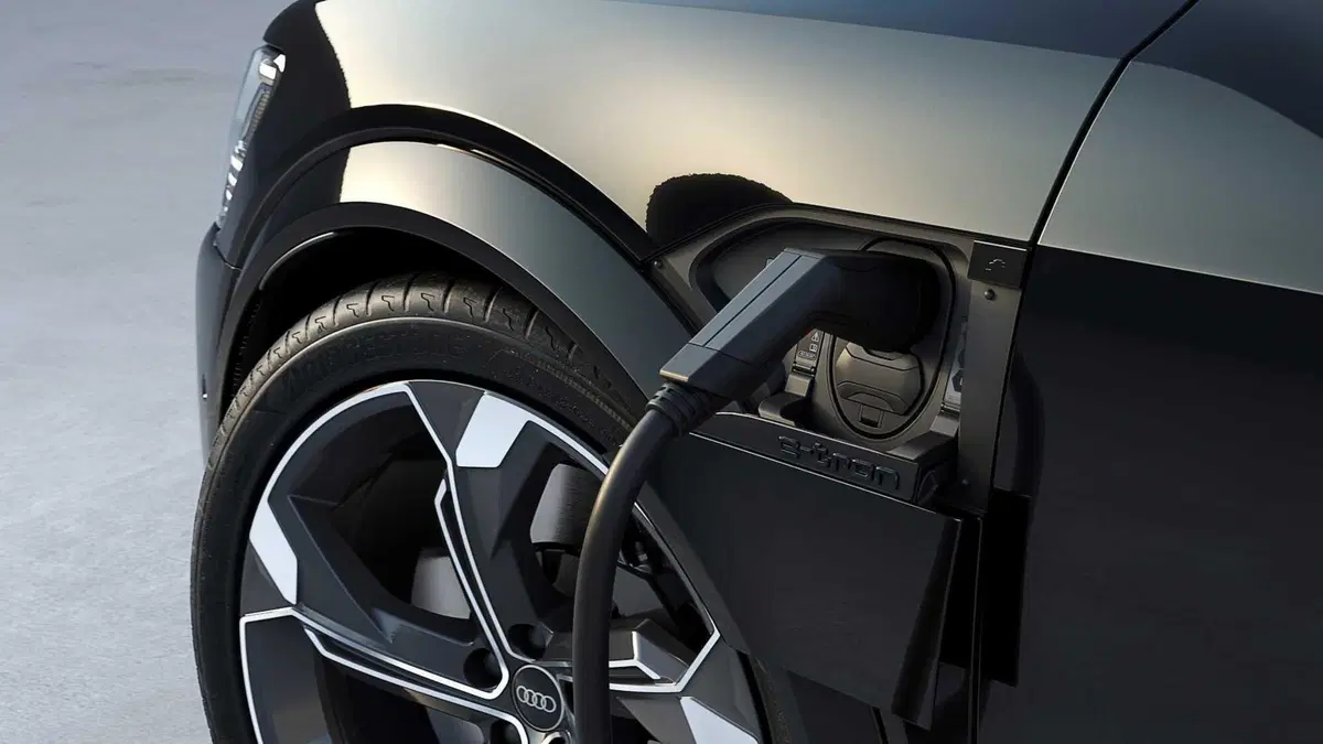 Audi SQ8 (15)