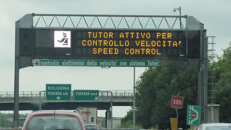 Limite di velocit&agrave; in autostrada: non ha impatto sulla CO2 e nemmeno sugli incidenti